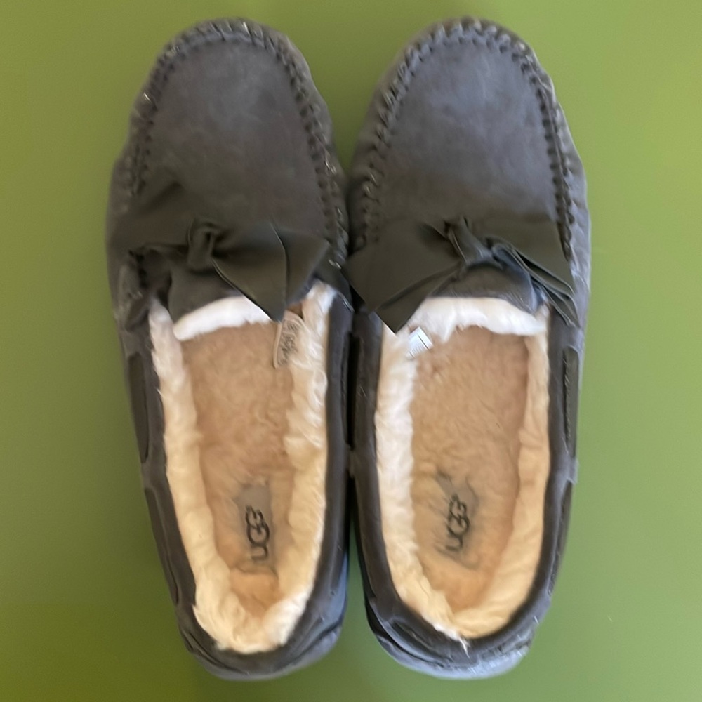 Women’s size 10 UGG slippers.  Like new.